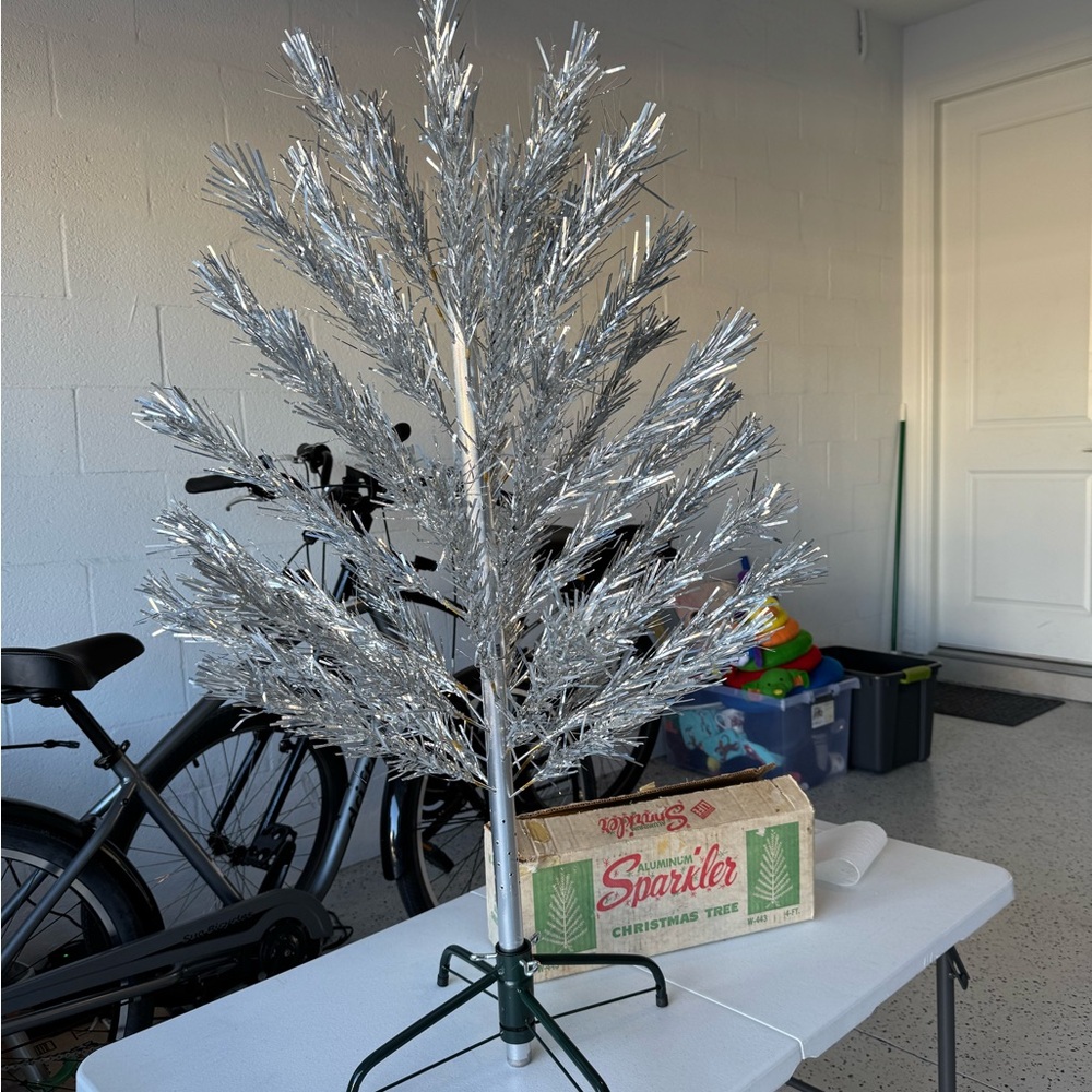 4ft Aluminum Sparkler Christmas tree with original branch sleeves and box